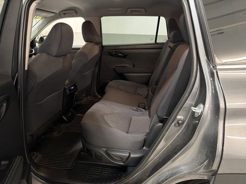 Used 2023 Toyota Highlander L FWD image 8