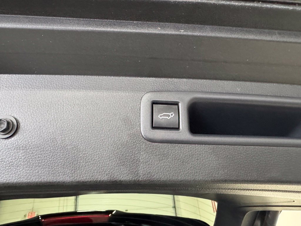 Used 2023 Toyota Highlander XLE AWD/4WD image 38
