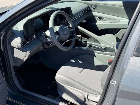Used 2025 Hyundai Elantra SE FWD image 10