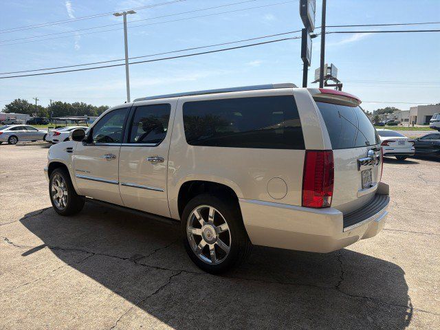 Used 2013 Cadillac Escalade ESV Luxury RWD image 6
