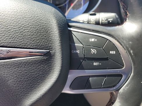 Used 2019 Chrysler Pacifica Touring-L Plus image 23