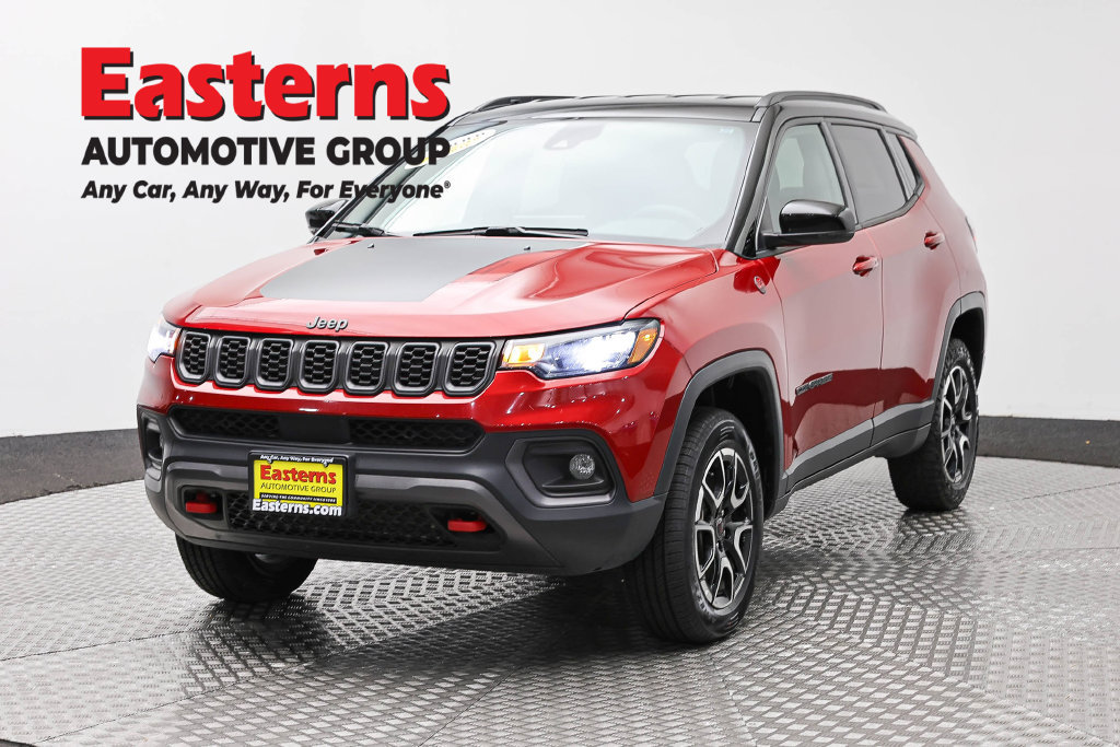 Used 2025 Jeep Compass Trailhawk AWD/4WD image 1