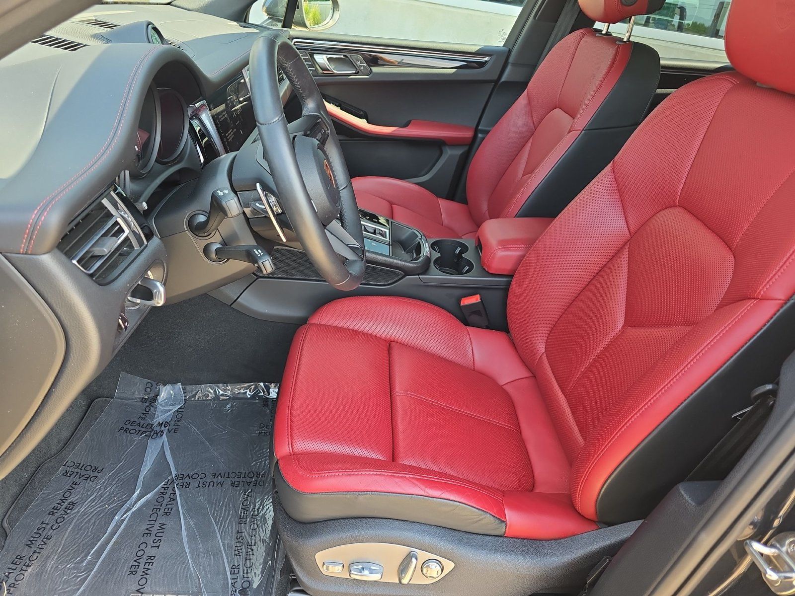 Certified 2026 Porsche Macan Turbo AWD/4WD image 5