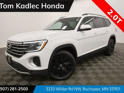 Used 2024 Volkswagen Atlas SE w/ Black Wheel Package