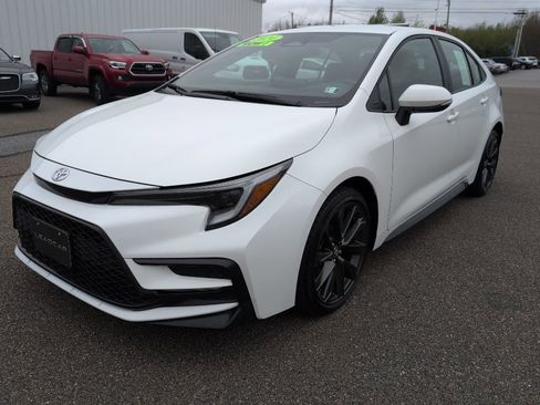 Used 2024 Toyota Corolla SE FWD image 2
