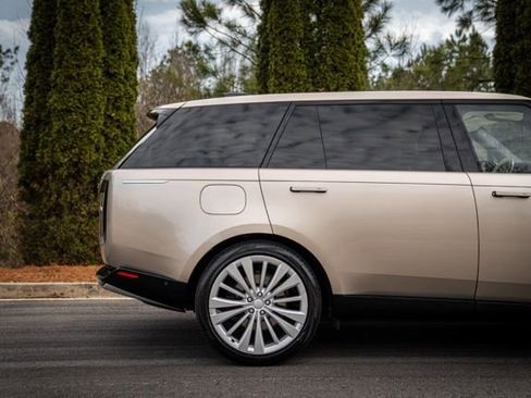 Used 2023 Land Rover Range Rover Long Wheelbase First Edition image 13