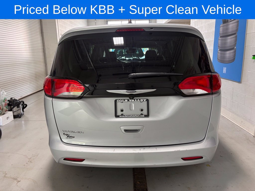 Used 2023 Chrysler Voyager LX FWD image 7