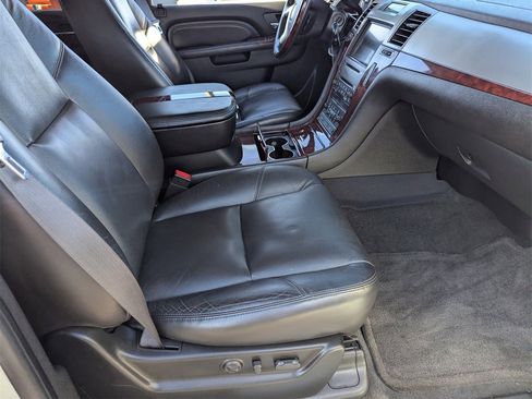 Used 2010 Cadillac Escalade ESV Premium image 15
