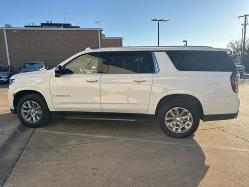 Used 2023 Chevrolet Suburban Premier image 8