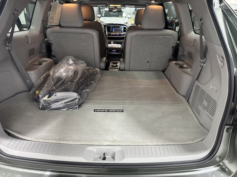 Used 2015 Toyota Highlander XLE AWD/4WD image 34