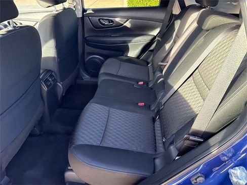 Used 2017 Nissan Rogue SV image 17