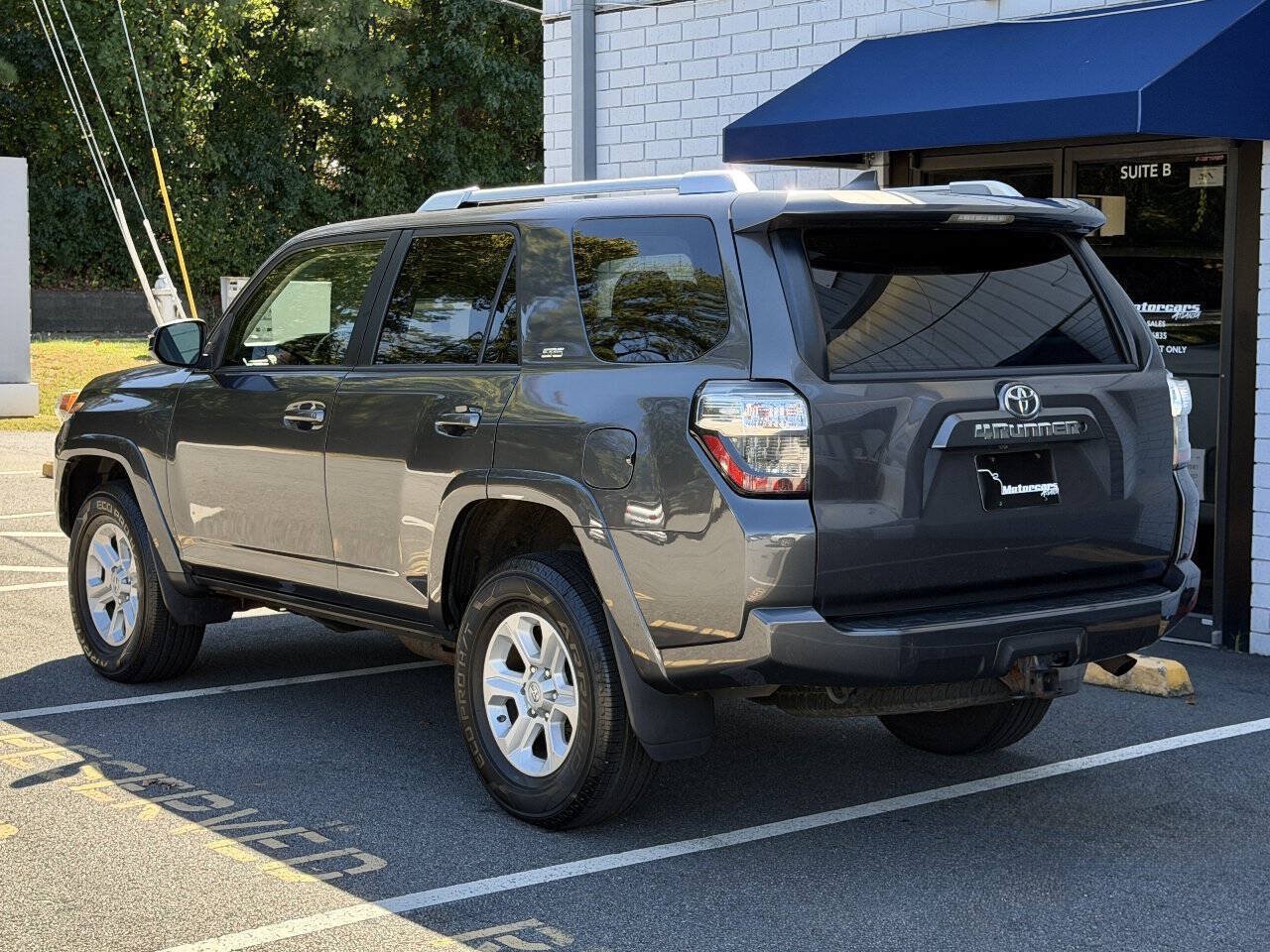Used 2016 Toyota 4Runner SR5 AWD/4WD image 5
