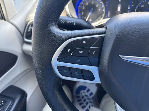 Used 2019 Chrysler Pacifica Touring Plus w/ Tire & Wheel Group FWD image 26
