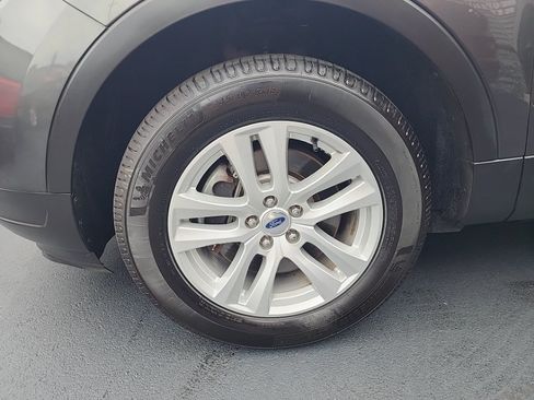 Used 2018 Ford Explorer XLT w/ Equipment Group 202A AWD/4WD image 11