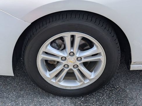 Used 2017 Chevrolet Cruze LT w/ Convenience Package FWD image 13