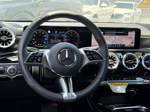 Used 2025 Mercedes-Benz CLA 250 image 32