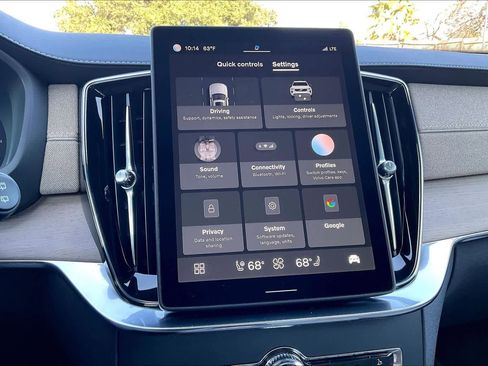 Used 2025 Volvo XC90 B6 Core w/ Protection Package Premier image 39