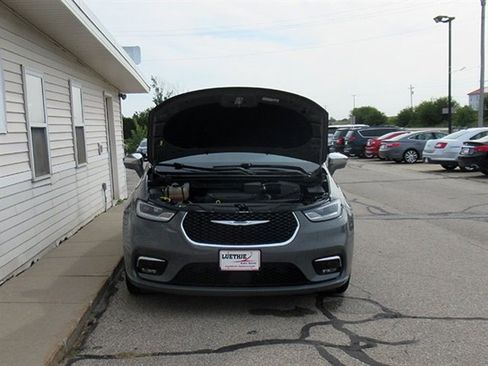 Used 2022 Chrysler Pacifica Limited image 6