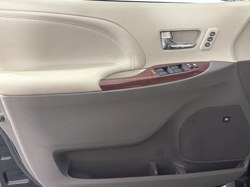 Used 2013 Toyota Sienna Limited w/ Premium Pkg AWD/4WD image 7