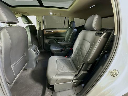 Used 2024 Volkswagen Atlas SE image 24