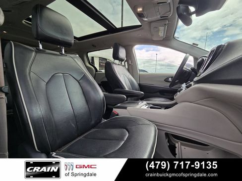 Used 2022 Chrysler Pacifica Limited FWD image 30