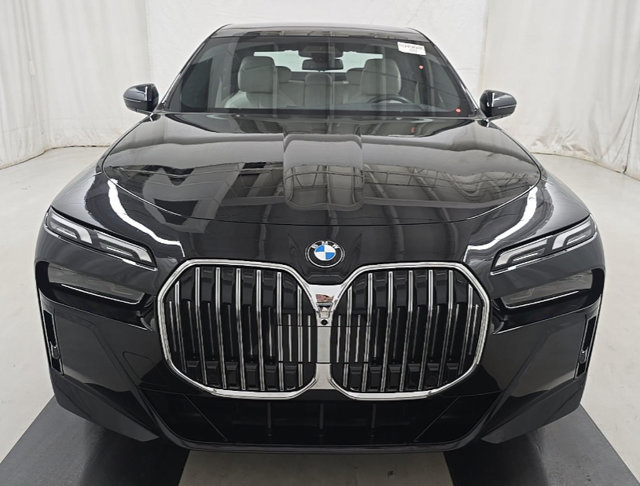 Used 2023 BMW 740i RWD image 2