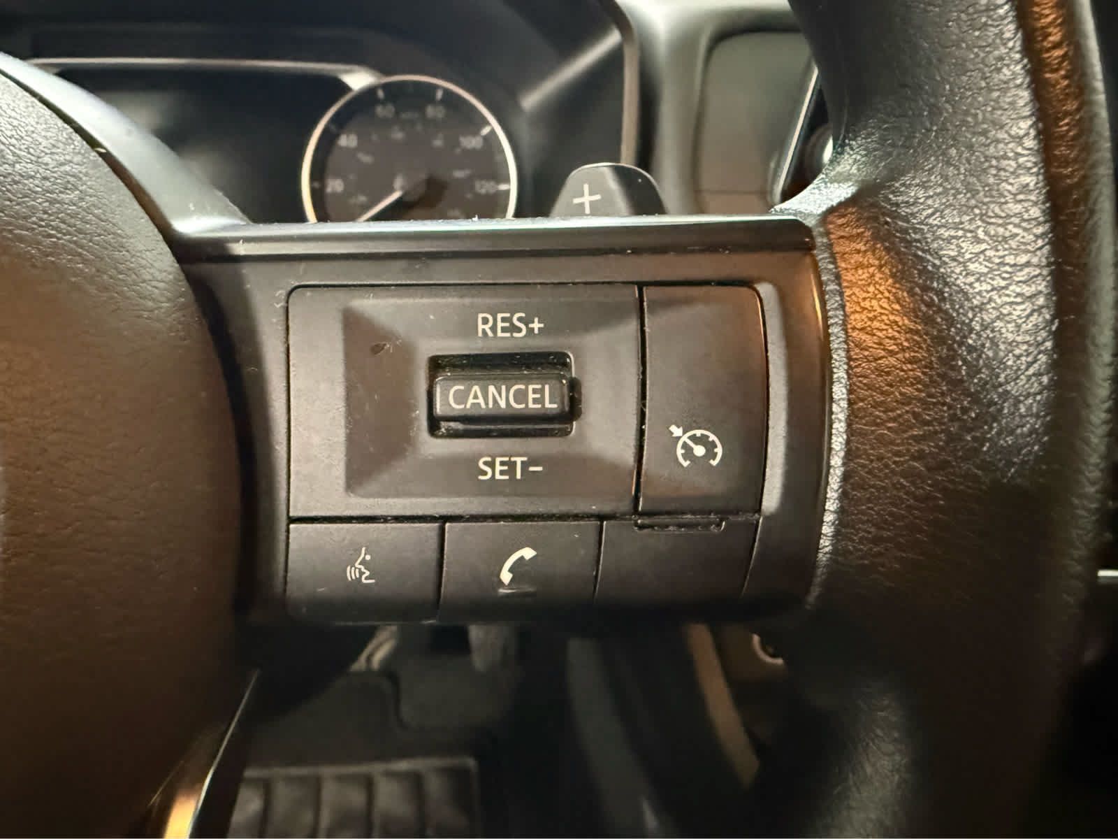 Used 2023 Nissan Rogue S AWD/4WD image 19
