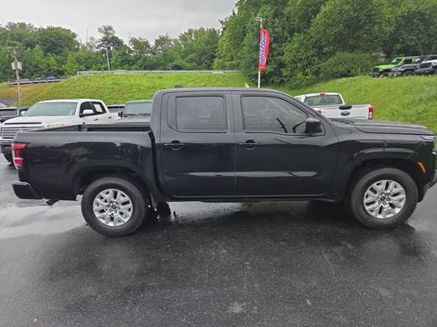 Used 2022 Nissan Frontier SV AWD/4WD image 2