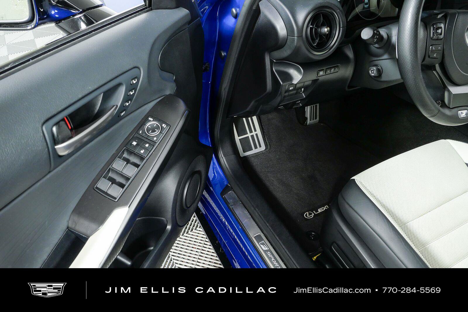 Used 2025 Lexus IS 350 F Sport RWD image 7