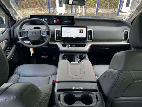 New 2025 Ford Expedition Max Active image 9