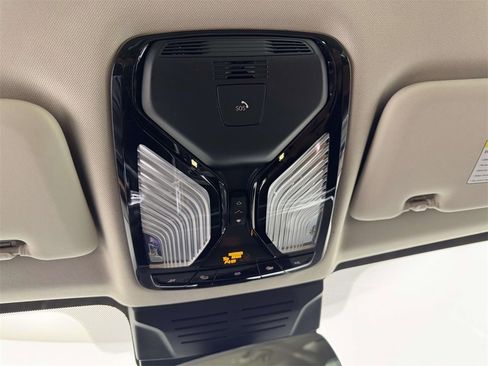 Used 2023 BMW X7 xDrive40i image 25