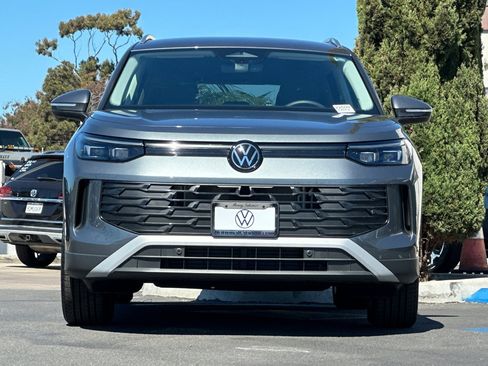New 2025 Volkswagen Tiguan SE image 3