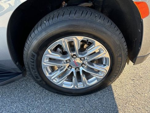 Used 2021 GMC Yukon SLT w/ SLT Premium Package image 9