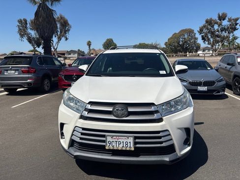 Used 2018 Toyota Highlander LE FWD image 3
