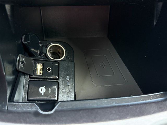 Used 2017 Toyota Camry SE w/ Moonroof Package FWD image 20