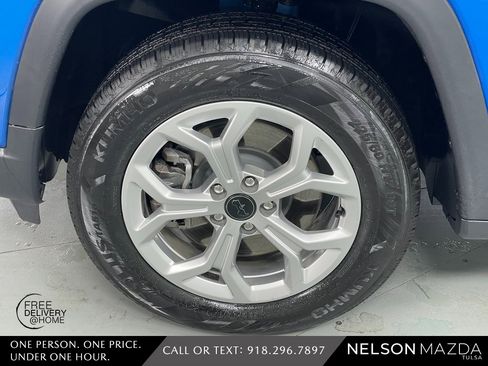 Used 2025 Jeep Compass Latitude image 13