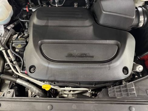 Used 2024 Chrysler Pacifica Touring-L FWD image 7