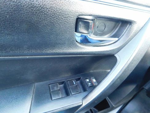 Used 2017 Toyota Corolla SE image 16