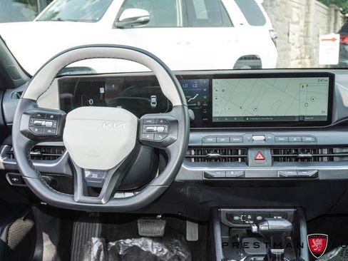 Used 2025 Kia K4 GT-Line w/ GT-Line Premium Package FWD image 2