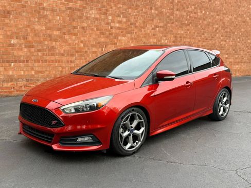 Used 2018 Ford Focus ST w/ Equipment Group 402A image 5