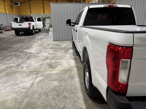 Used 2019 Ford F250 XL w/ Camper Package RWD image 9