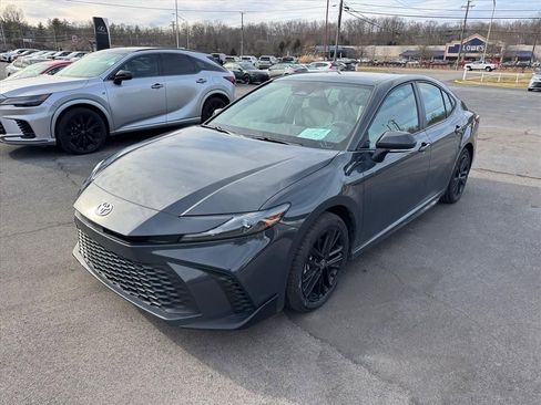 Certified 2025 Toyota Camry SE image 1