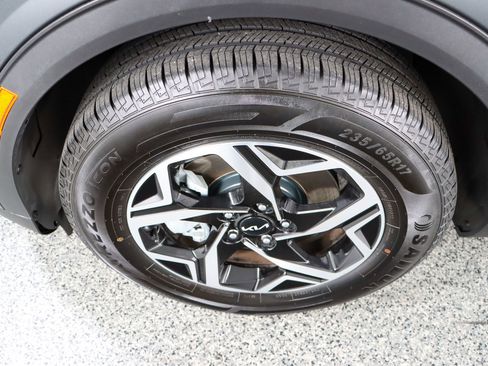 Used 2023 Kia Sportage LX image 11
