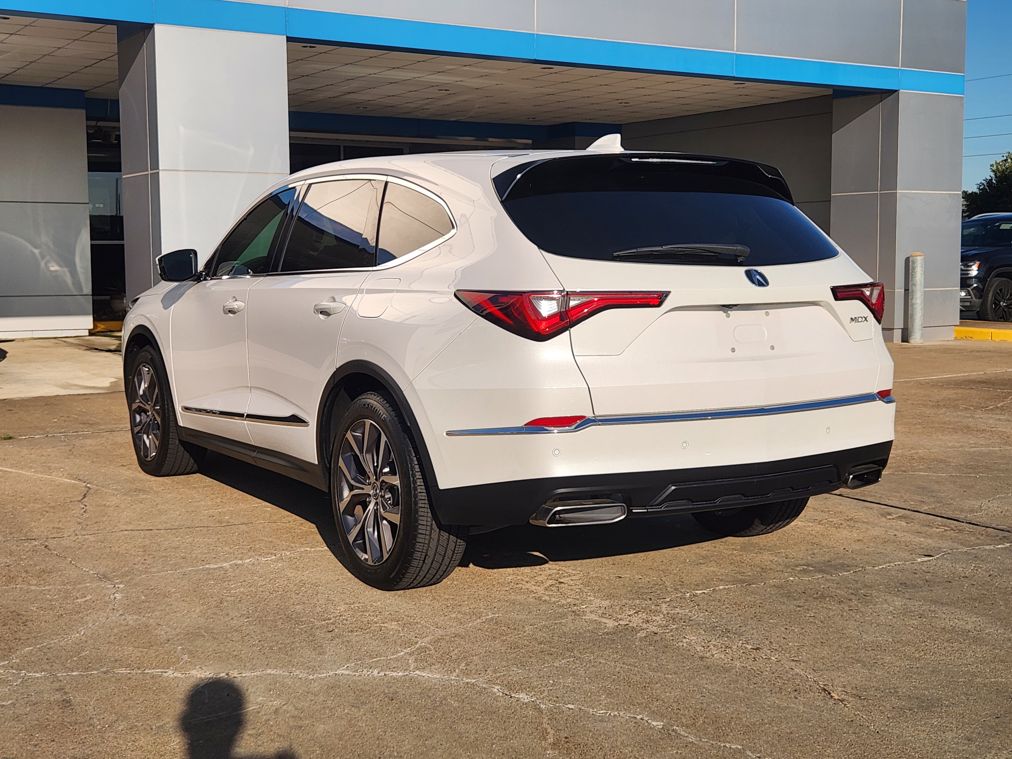 Used 2024 Acura MDX w/ Technology Package FWD image 8