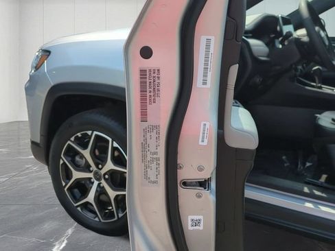 Used 2025 Jeep Compass Limited AWD/4WD image 34