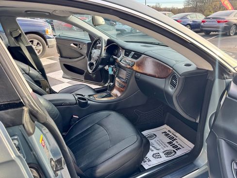 Used 2006 Mercedes-Benz CLS 500 w/ Premium Pkg image 11