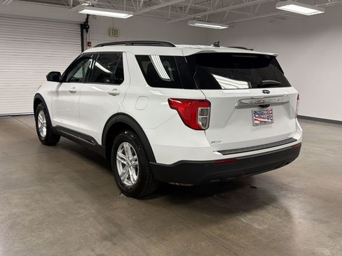 Used 2021 Ford Explorer XLT RWD image 2