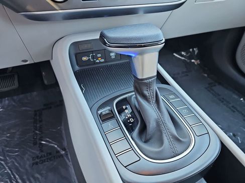 Certified 2025 Hyundai Kona SE image 21