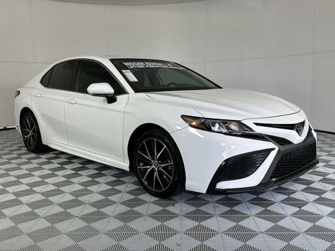 Used 2024 Toyota Camry SE w/ Convenience Package FWD image 2
