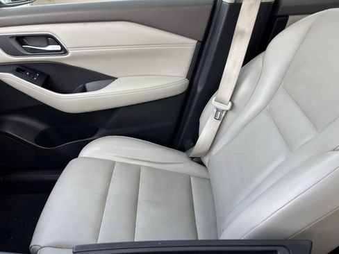 Used 2021 Nissan Rogue SV w/ Premium Package image 7